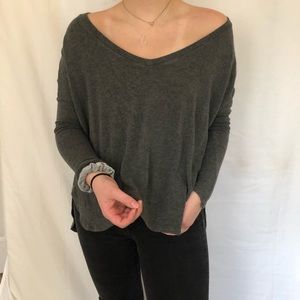 BRANDY MELVILLE LIGHT SWEATER